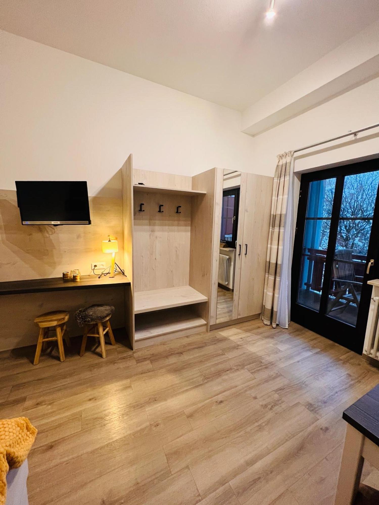 Wunderschoenes Apartment Mit Bademantelgang Zur Wohlfuehltherme Бад-Грисбах Экстерьер фото